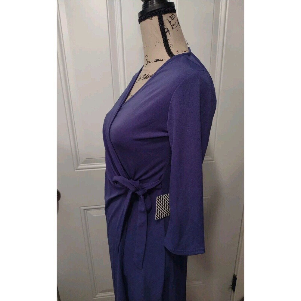 Gilli Purple Wrap Style Dress Women's Size Medium New - Picture 2 of 3
